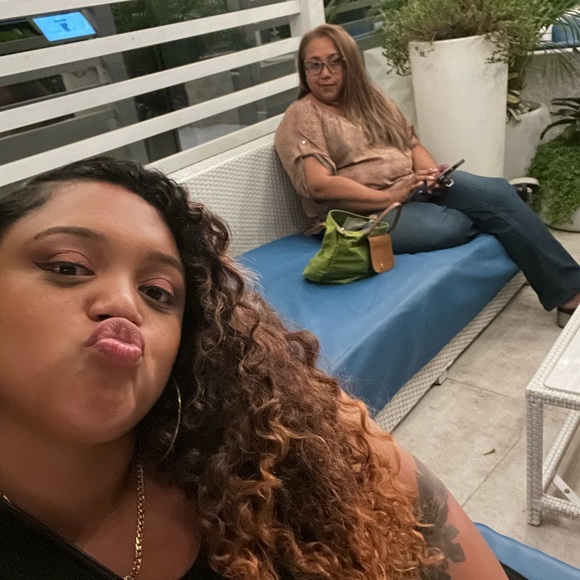 Meet your Posher, Isabel - Picture 3 of 3